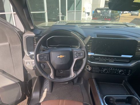 Used 2024 Chevrolet Silverado 2500 High Country w/ High Country Premium Package image 21