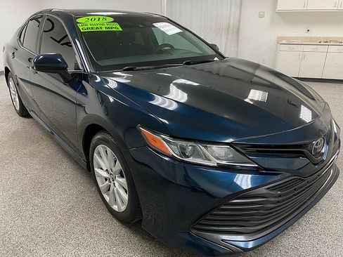 Used 2018 Toyota Camry LE image 3