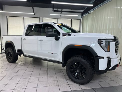 Used 2024 GMC Sierra 2500 AT4 w/ AT4 Premium Plus Package AWD/4WD image 3