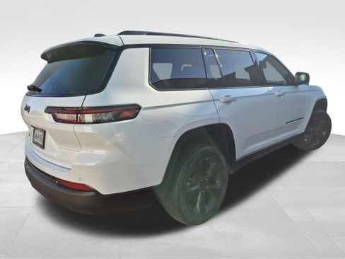 Used 2025 Jeep Grand Cherokee L Altitude AWD/4WD image 5