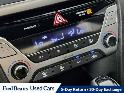 Used 2017 Hyundai Elantra Limited FWD image 18
