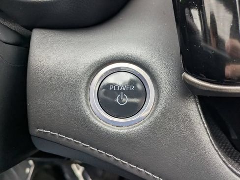Used 2024 Toyota Highlander XLE AWD/4WD image 28