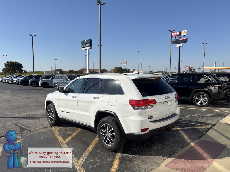 Used 2017 Jeep Grand Cherokee Limited w/ Trailer Tow Group IV AWD/4WD image 3
