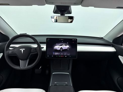 Used 2022 Tesla Model Y Long Range AWD/4WD image 32