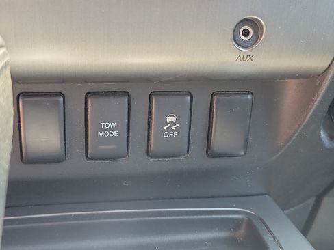 Used 2012 Nissan Titan SV w/ SV Value Truck Pkg AWD/4WD image 23