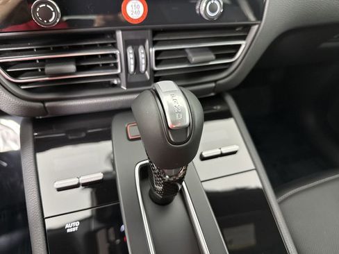 Certified 2025 Porsche Macan GTS image 33