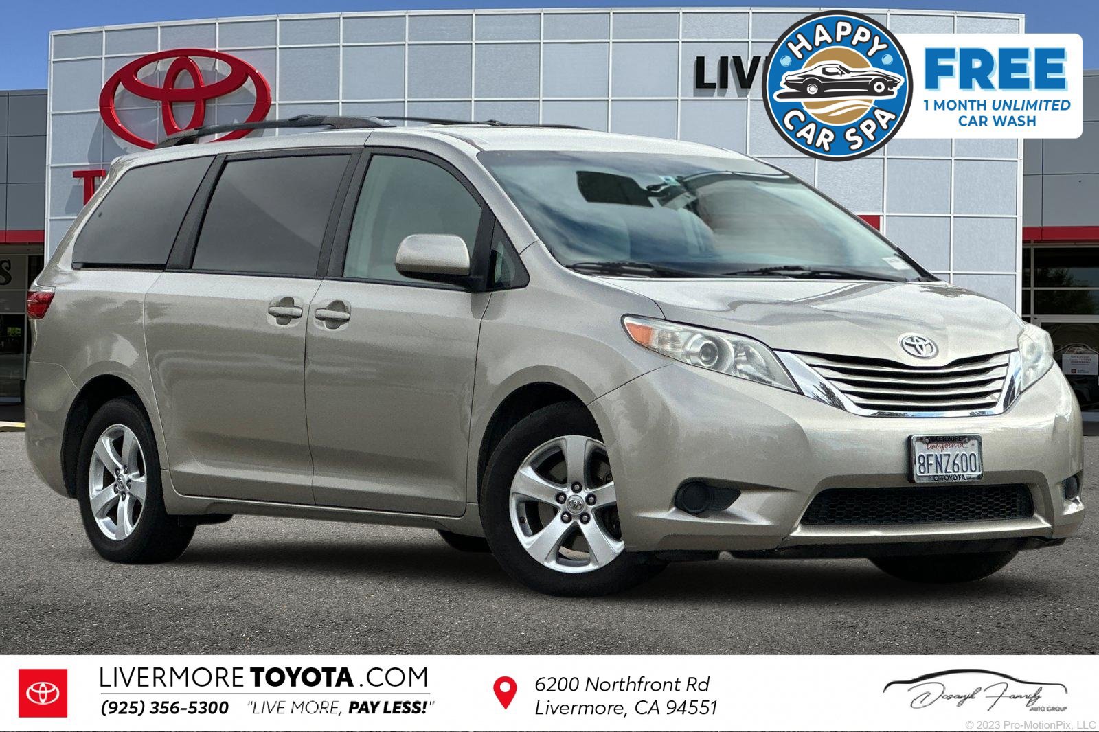 Used 2015 Toyota Sienna LE FWD image 1