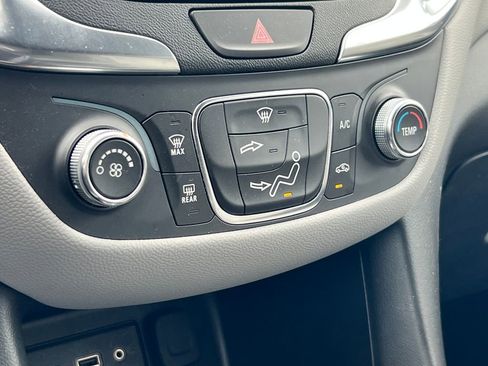 Used 2021 Chevrolet Equinox LS w/ LS Convenience Package image 28