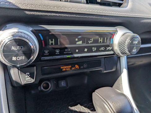 Used 2022 Toyota RAV4 LE AWD/4WD image 20