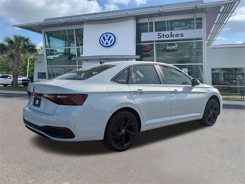 New 2026 Volkswagen Jetta SE image 4