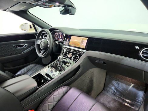 Used 2022 Bentley Continental GT image 25