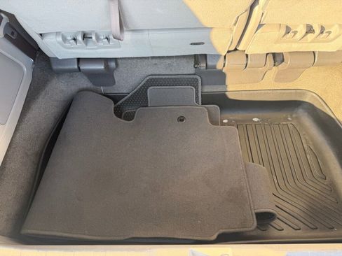 Used 2013 Honda Odyssey Touring Elite image 32