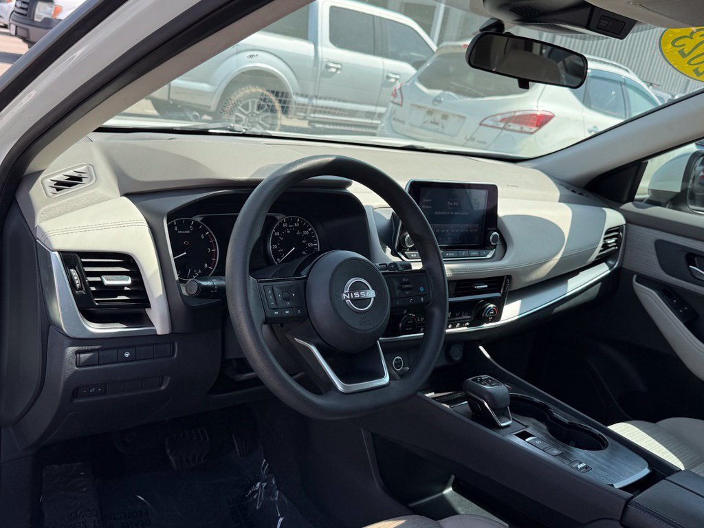 Used 2023 Nissan Rogue SV FWD image 3