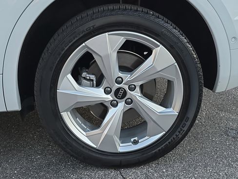 Used 2024 Audi Q5 2.0T Prestige w/ Prestige Package image 34