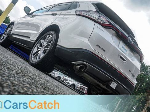 Used 2017 Ford Edge Titanium w/ Technology Package FWD image 5