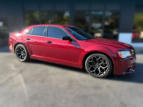 Used 2014 Chrysler 300 C w/ Light Group RWD image 7