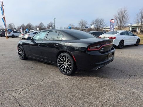 Used 2018 Dodge Charger SXT image 5