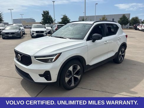 Used 2025 Volvo XC40 B5 Plus AWD/4WD image 1