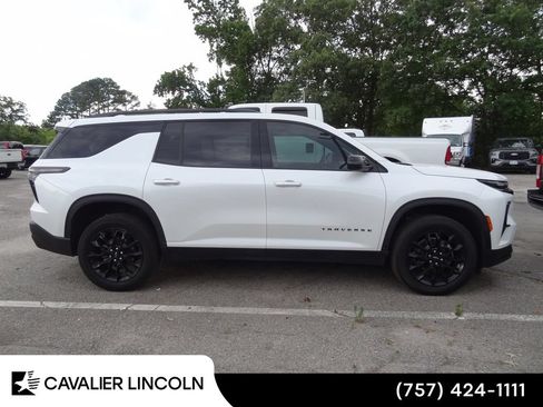 Used 2025 Chevrolet Traverse LT w/ Midnight/Sport Edition AWD/4WD image 3