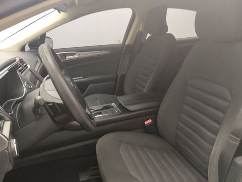 Used 2017 Ford Fusion SE w/ Fusion SE Technology Package image 17