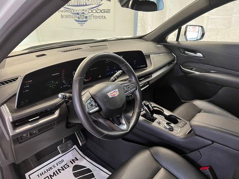 Used 2024 Cadillac XT4 Sport w/ Cold Weather Package image 17