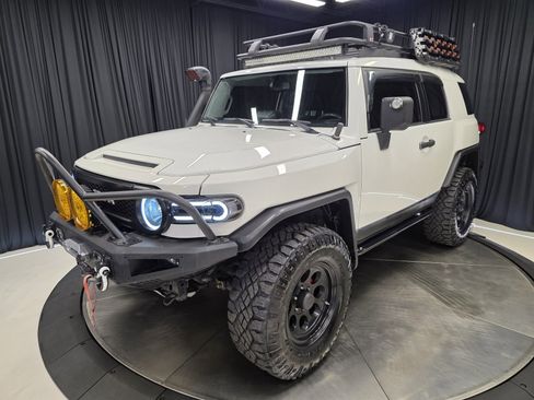 Used 2013 Toyota FJ Cruiser 4WD image 34