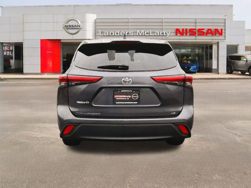 Used 2023 Toyota Highlander L image 4