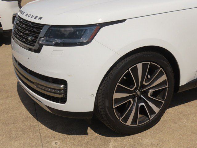 Used 2024 Land Rover Range Rover SE AWD/4WD image 3