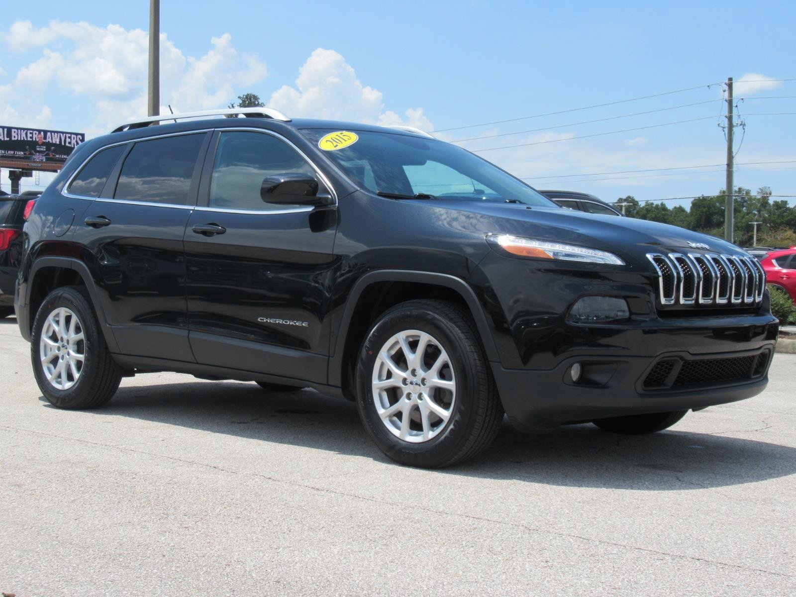 Used 2015 Jeep Cherokee Latitude w/ Cold Weather Group AWD/4WD image 1