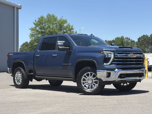 Used 2024 Chevrolet Silverado 2500 LTZ w/ LTZ Convenience Package AWD/4WD image 2