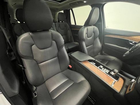 Used 2023 Volvo XC90 B6 Plus AWD/4WD image 12