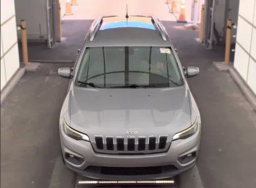 Used 2019 Jeep Cherokee Latitude Plus FWD image 3