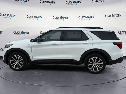 Used 2025 Ford Explorer ST-Line AWD/4WD image 2