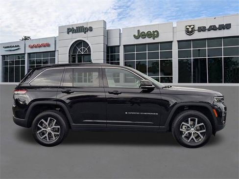 New 2025 Jeep Grand Cherokee Limited image 2