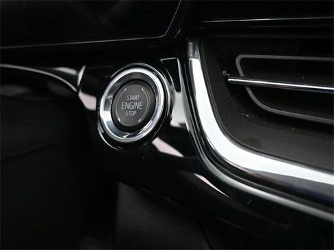 Certified 2025 Chevrolet Trax RS w/ Sunroof Package image 17