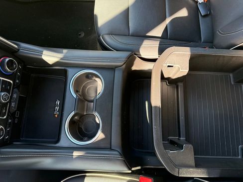 Used 2023 Chevrolet Suburban Premier image 22