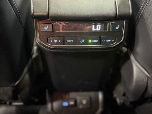 Used 2022 Toyota Highlander Limited image 36