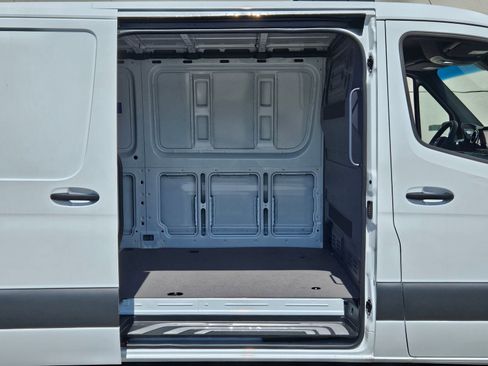 New 2025 Mercedes-Benz eSprinter 144 Cargo image 31