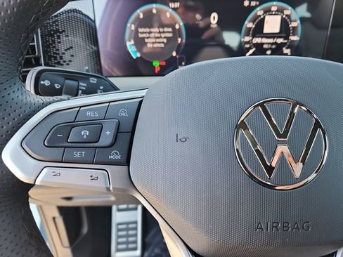 New 2026 Volkswagen Tiguan SE R-Line image 11