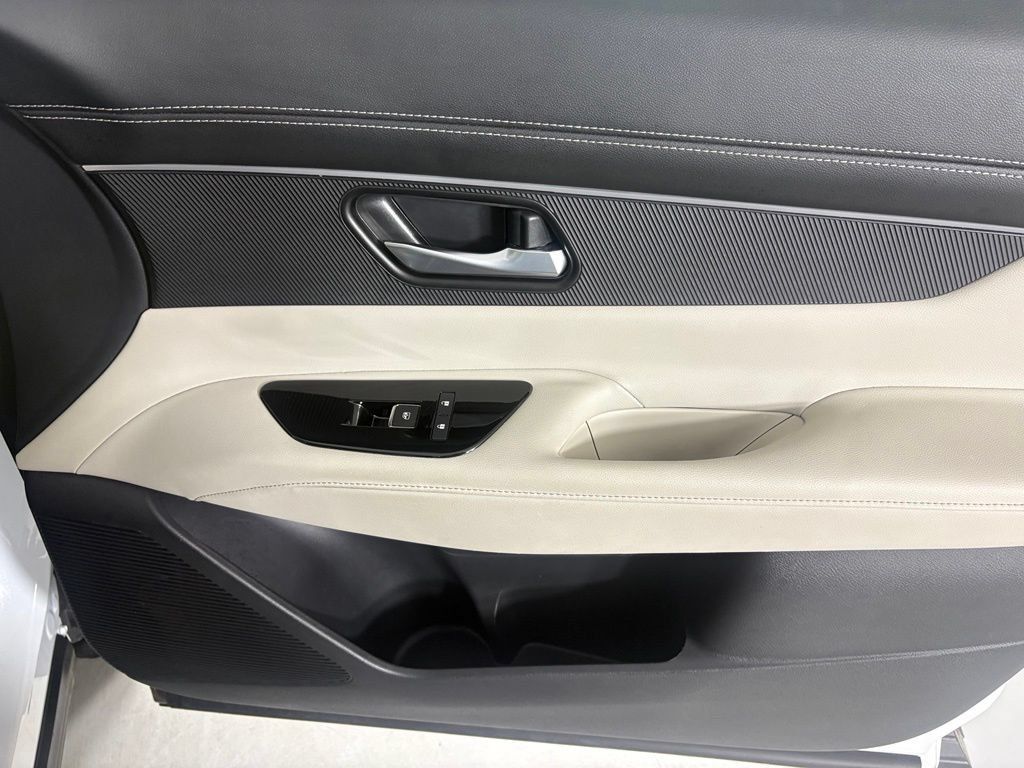 Certified 2025 Nissan Murano SV AWD/4WD image 12