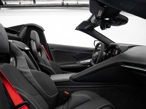 Used 2024 Chevrolet Corvette Stingray Convertible w/ 1LT image 32