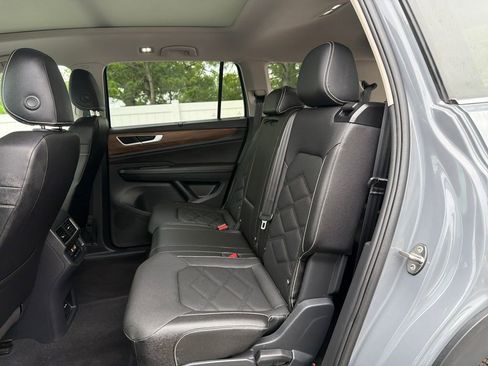 Used 2025 Volkswagen Atlas SE FWD image 45