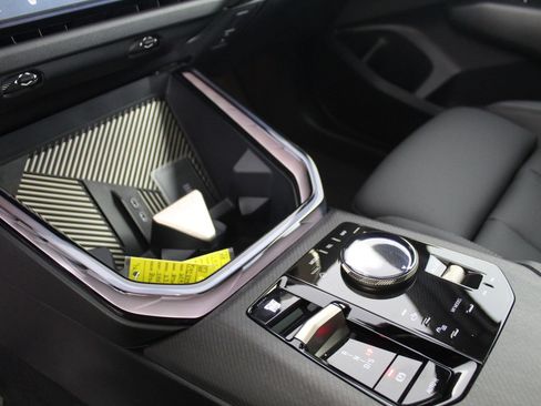 Used 2025 BMW X3 xDrive30i w/ Premium Package image 16