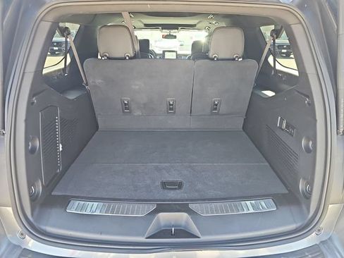 Used 2022 Chevrolet Suburban Z71 w/ Luxury Package AWD/4WD image 18