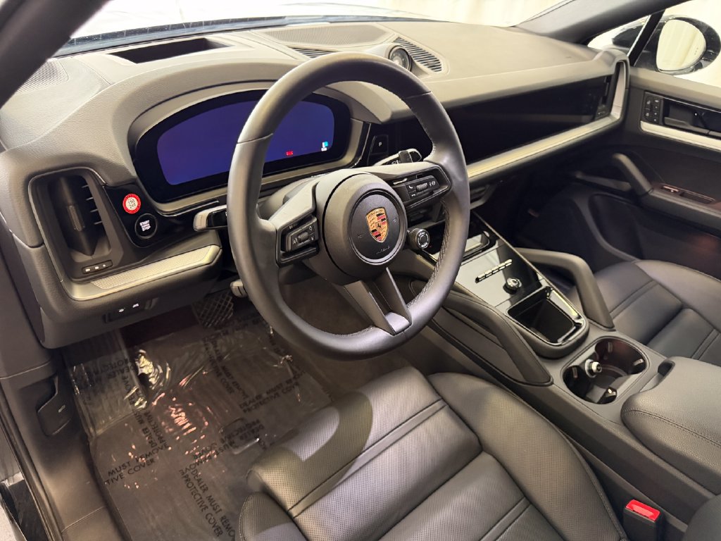 Certified 2025 Porsche Cayenne E-Hybrid Coupe AWD/4WD image 4