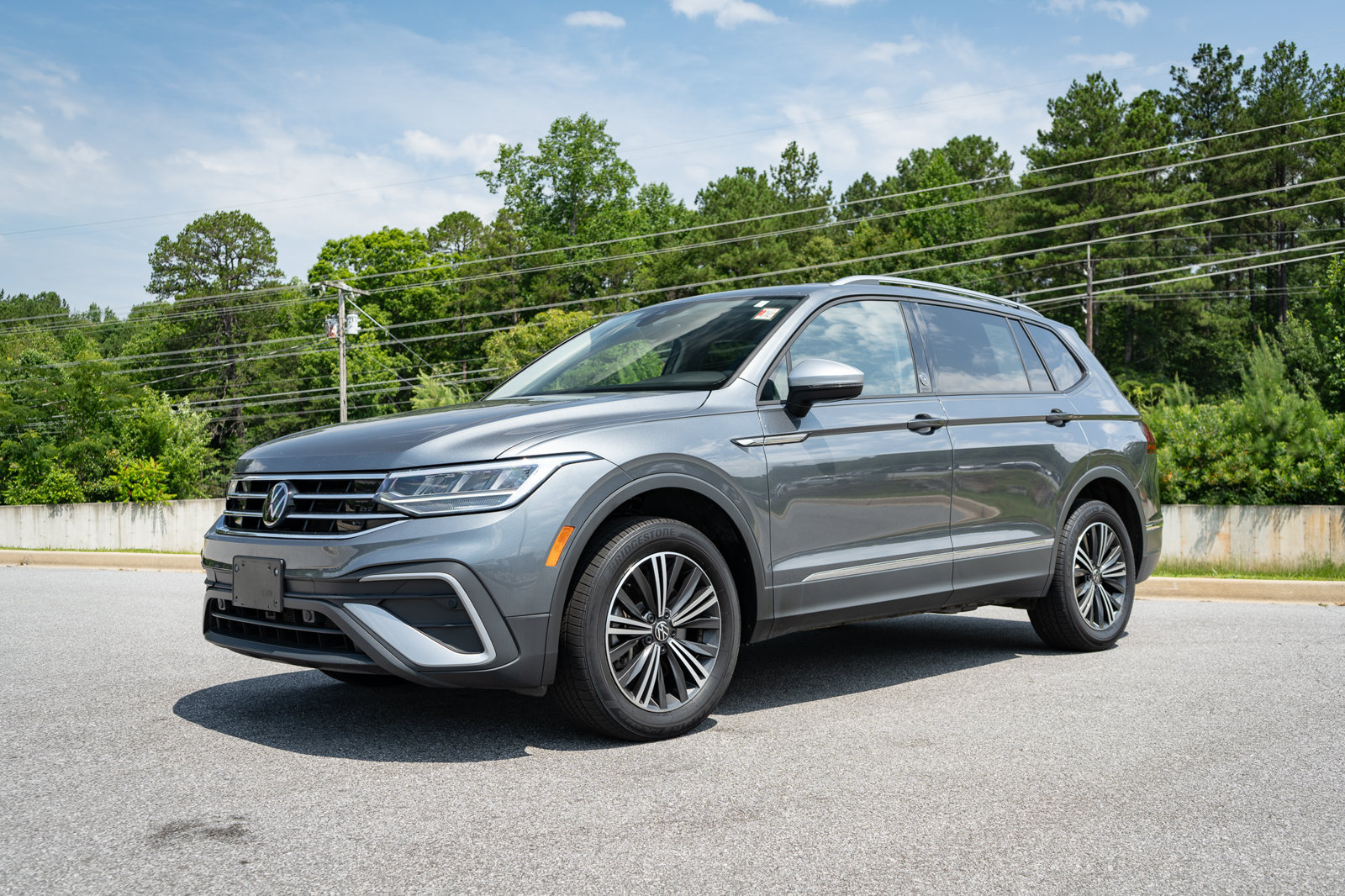 Used 2024 Volkswagen Tiguan Wolfsburg Edition AWD/4WD image 3