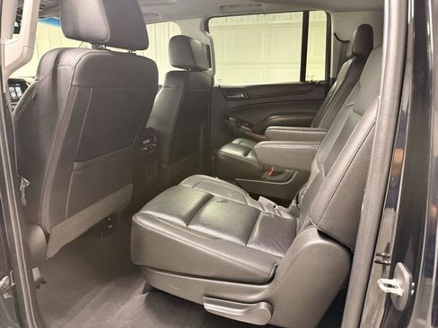 Used 2019 Chevrolet Suburban Premier image 25