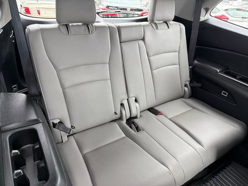 Used 2022 Honda Pilot Touring image 16