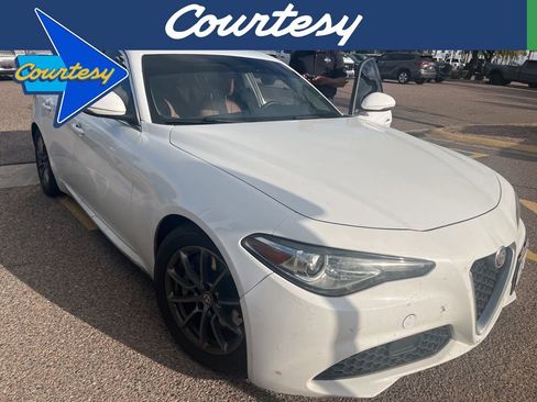 Used 2018 Alfa Romeo Giulia image 1
