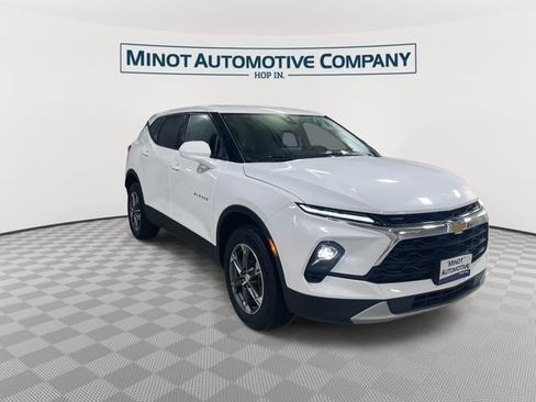 Used 2025 Chevrolet Blazer LT AWD/4WD image 2
